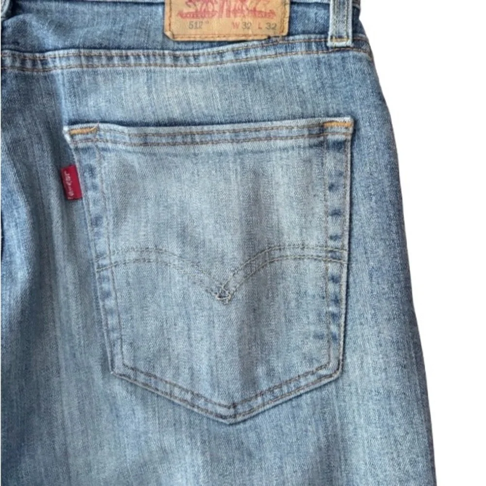 Levi’s 512 lt wsh well worn straight Jns MN 30x32 pls see actual measrmnts